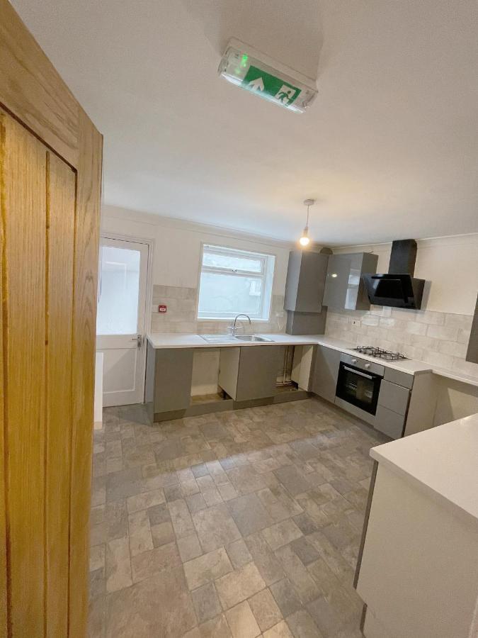 Agyeman Property Aldershot Eksteriør bilde